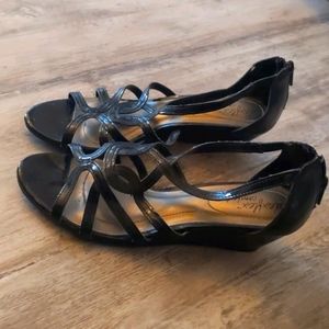 FINAL SALE//black strappy tiny wedge sandals